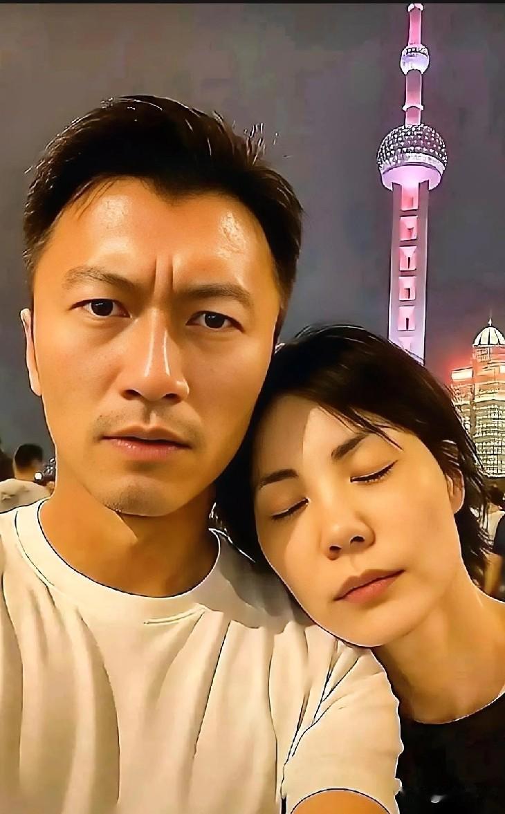 这个谢霆锋可真是心大呀，我就难以体会，如果他想到窦唯李亚鹏等人时，他心里面会毫不