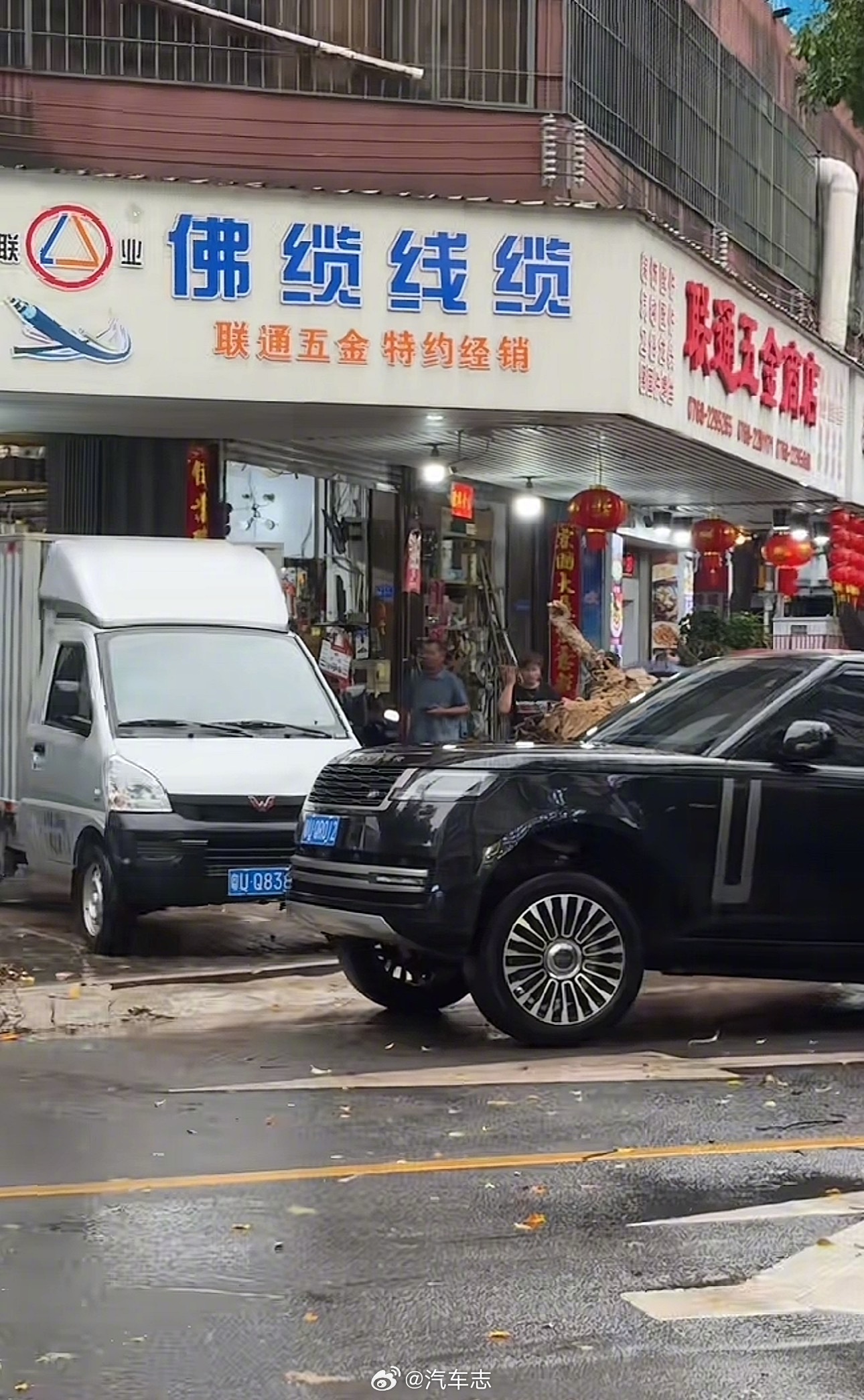 敞篷版揽胜？这结构性破坏，直接全损了吧～ 