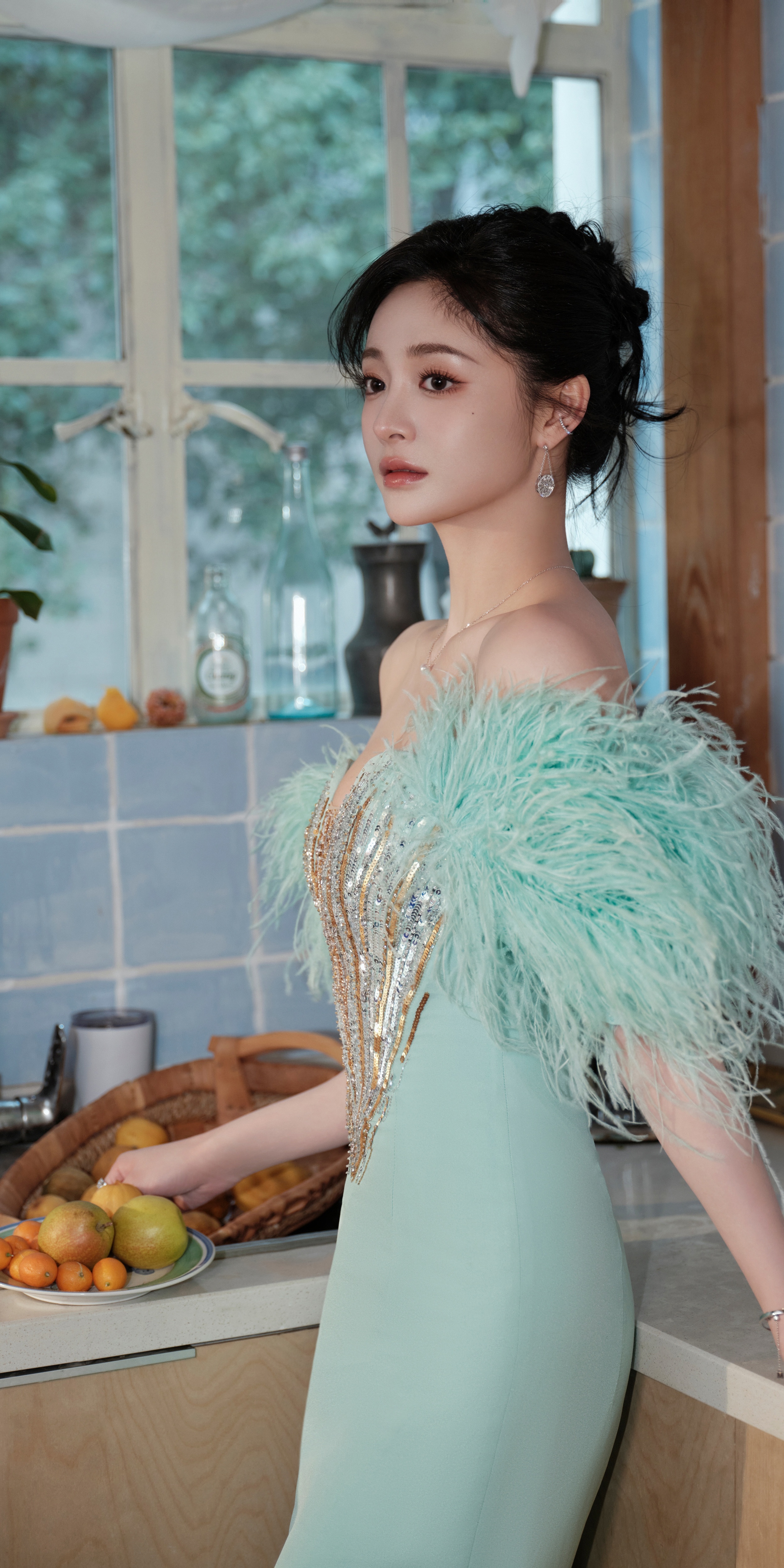 周洁琼清花少女：浮光映羽，漫步娉婷。周洁琼