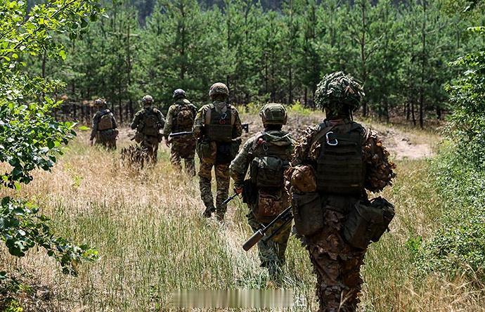 【俄国防部：乌军一天损失约1450名军人】
 据俄罗斯国防部8月27日发布的战报