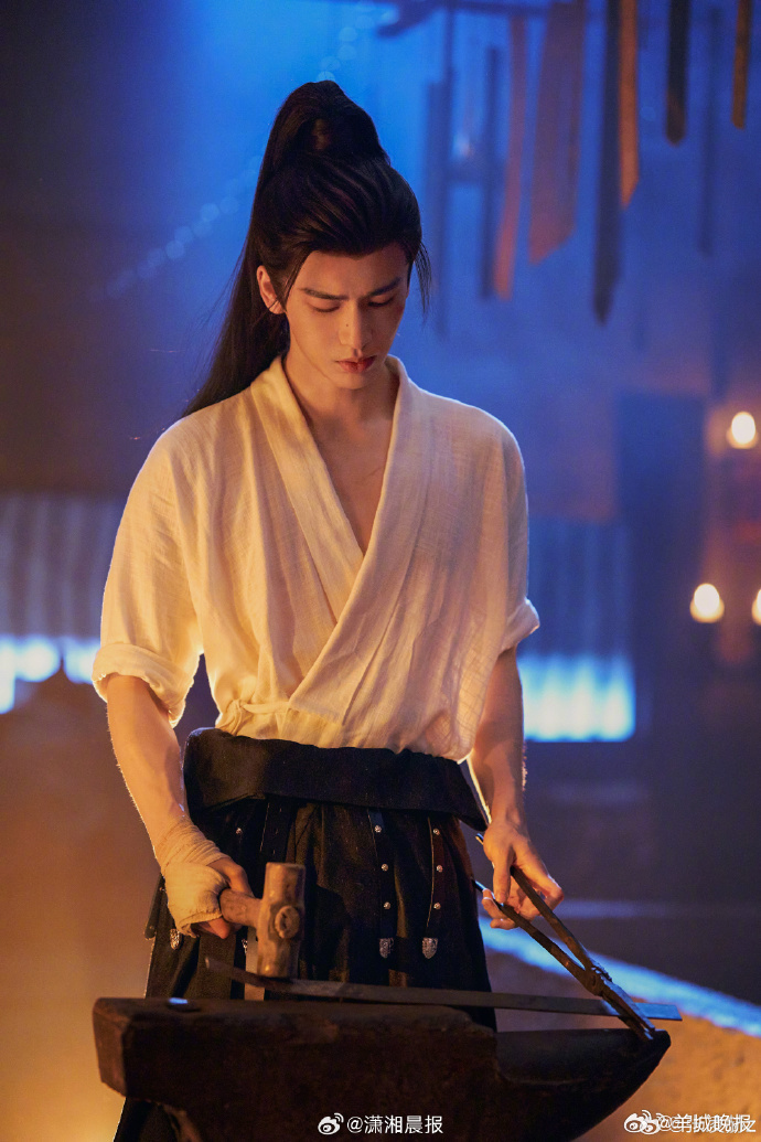 【#张凌赫逐玉爆火的含金量Angelababy韩安冉同框##曝关晓彤喜提新车##