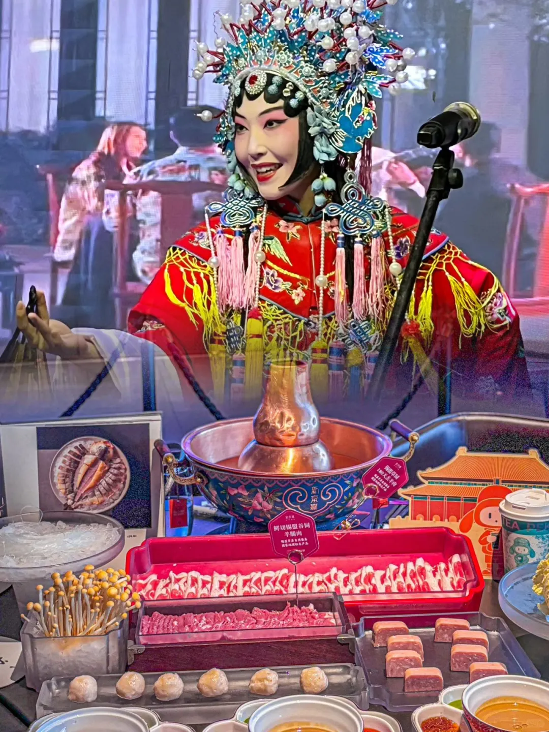 就在新京熹｜边品铜锅涮肉边赏京剧！