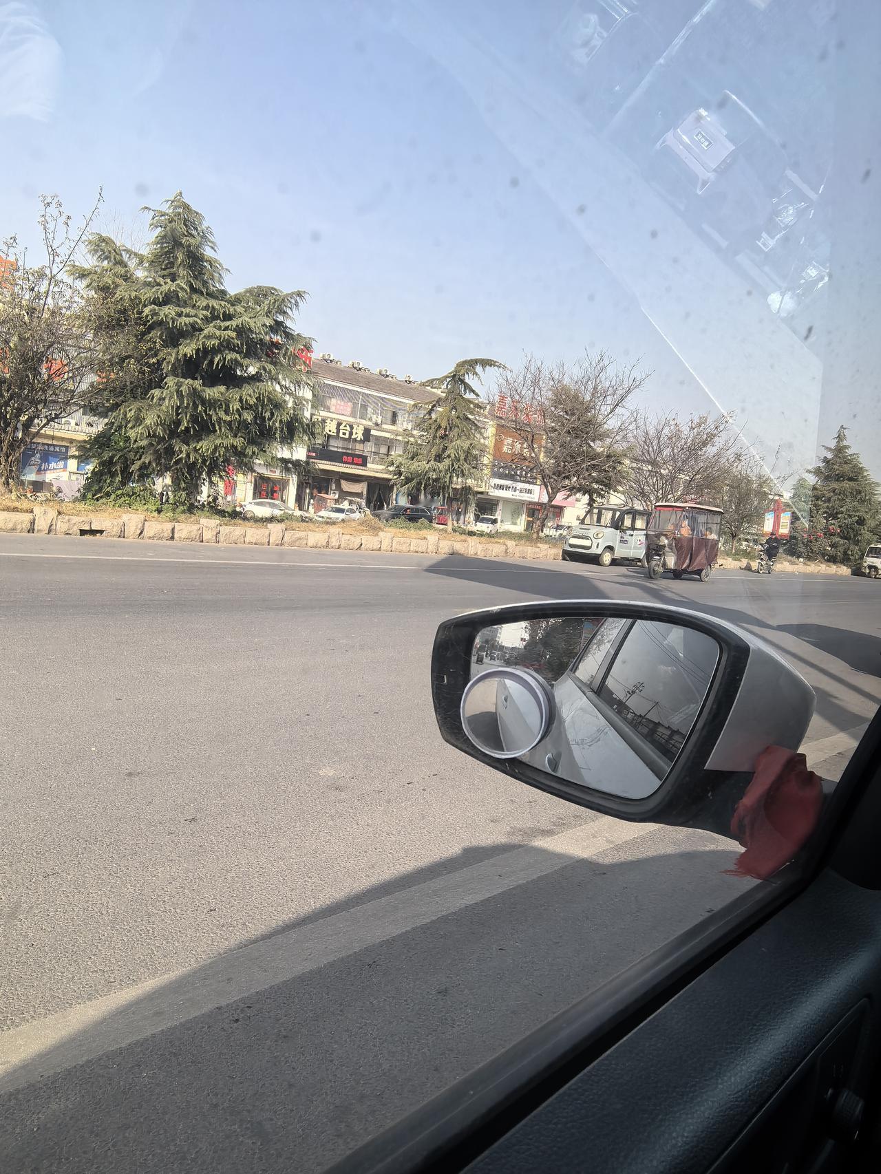 天气不错(๑>◡<๑)👍🏻，逛逛🛍️今个天气挺好