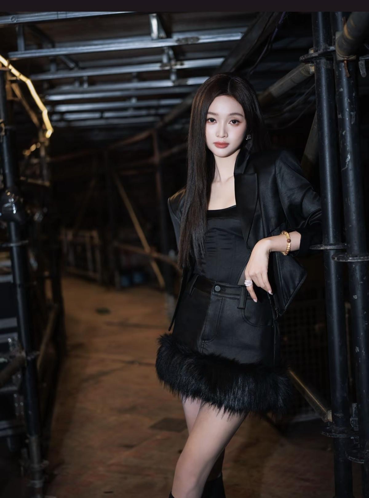 吴宣仪 |又美又拽的黑天鹅🦢
谁能拒绝穿黑裙长靴的吴宣仪啊[比心]
姐姐鲨疯了