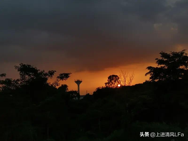 天蝎座真正在乎一个人是怎样的? 天蝎座在乎一个人，那可是藏都藏不住。他们嘴上不说