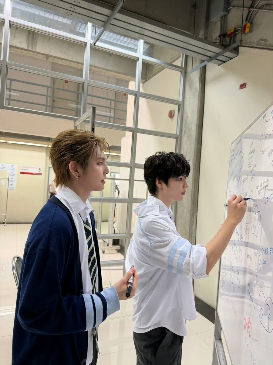我和建模同框smtr： 