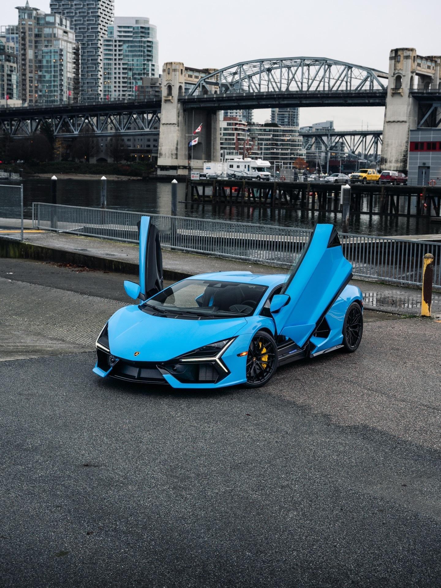 蓝武夫座Revuelto 🙌🏻锋利线条、先进混合动力，塑造了兰博基尼下一代车