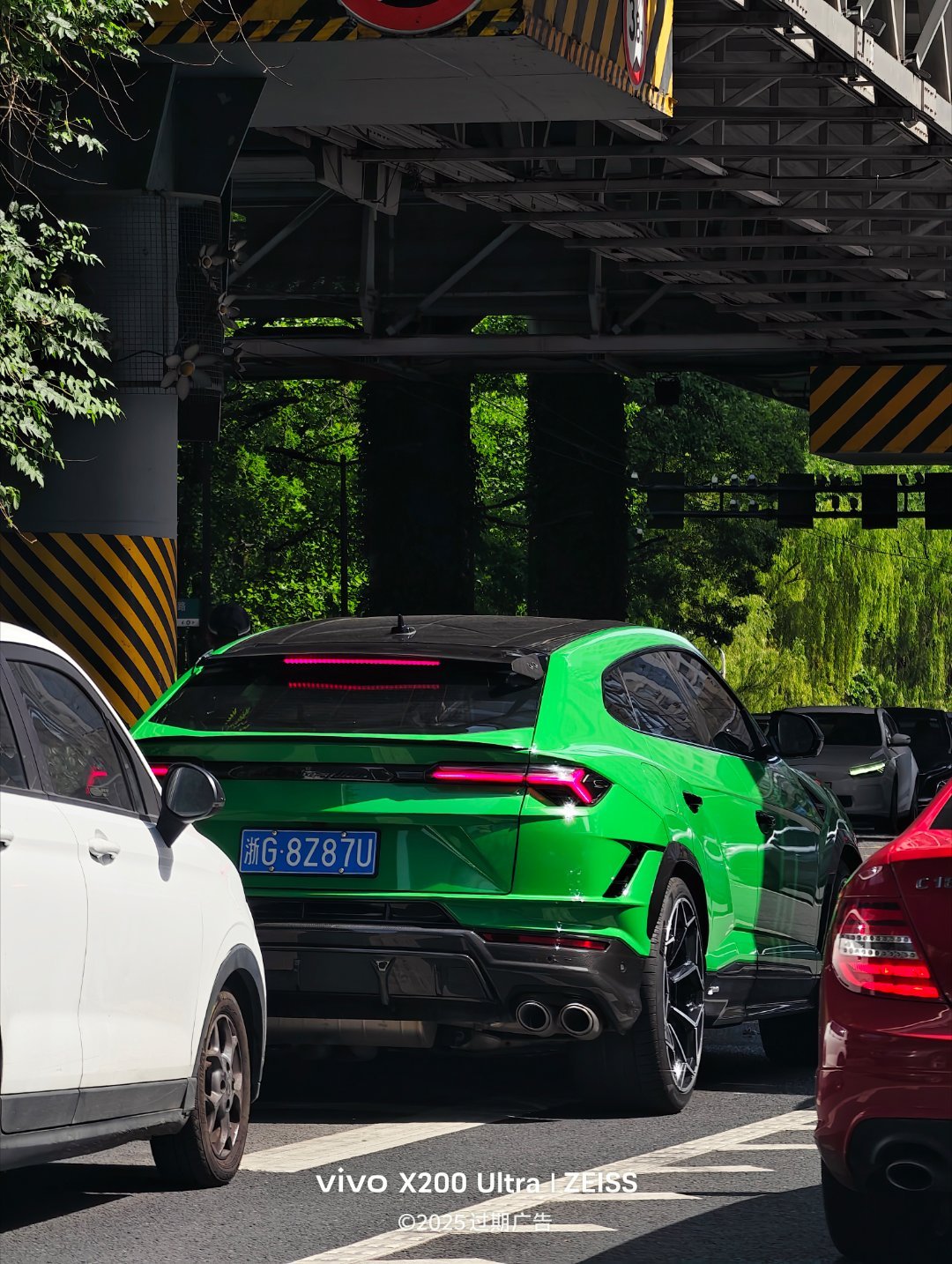 第一次见绿色的Urus，不愧是来自金华的大佬。[哆啦A梦吃惊]兰博基尼Urus兰