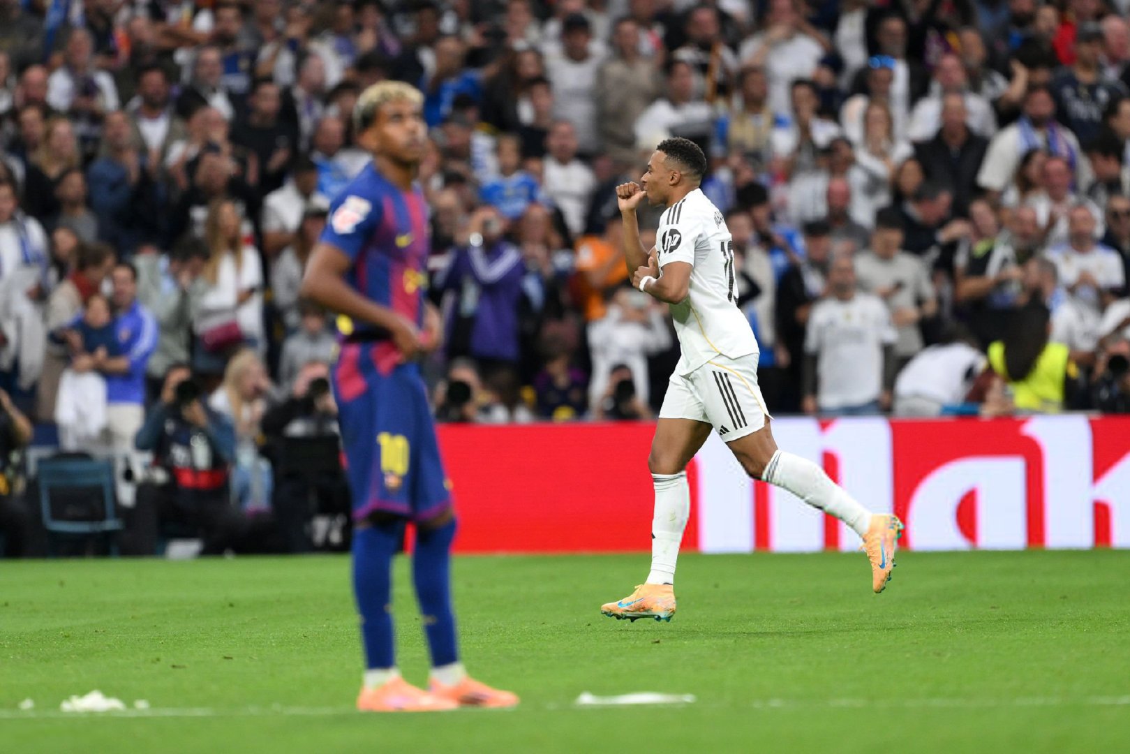 Kylian Mbappé is HERE! 🤍国家德比皇马vs巴萨halam