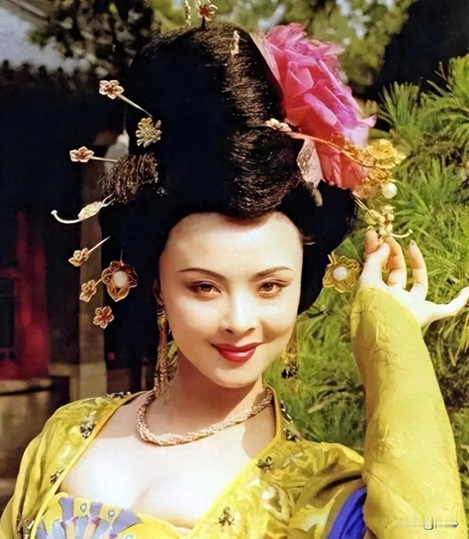 医生判最多活一周，59岁的周洁砸了27万美元包机回国，硬是撑过关岛停飞两天。落地
