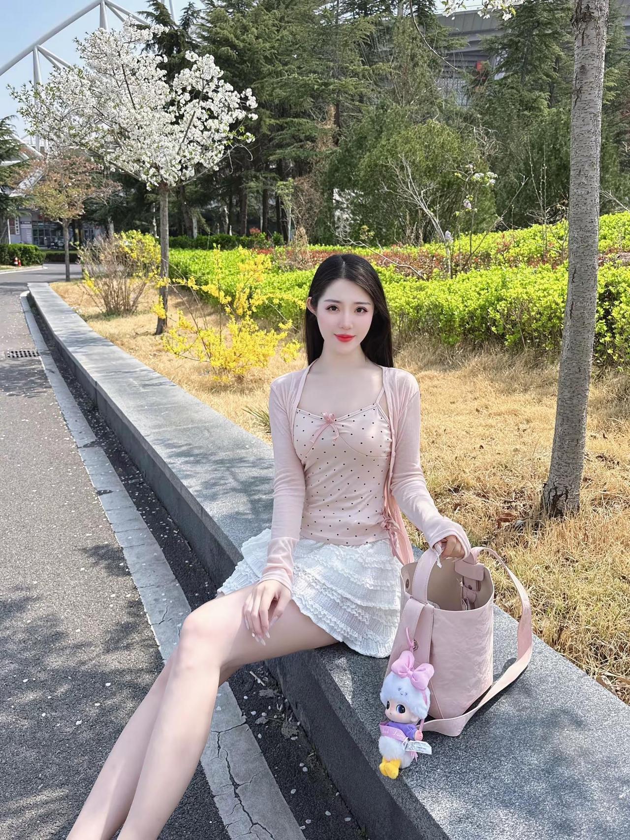 粉粉的穿搭宅男女神美女穿搭ootd