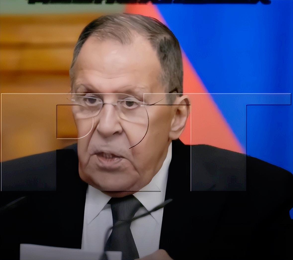 最近被曝光的爱泼斯坦案文件，比任何惊悚片都让人脊背发凉，俄罗斯外长拉夫罗夫直接破