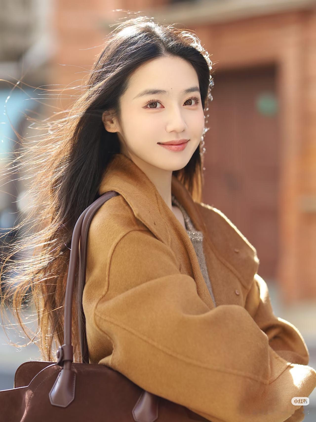 站在树上的鸟，从不害怕树枝断裂，因为它相信的不是树枝，而是自己的翅膀。