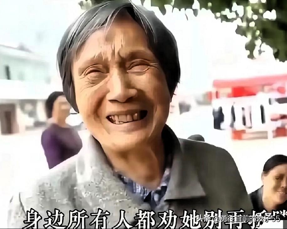 奶奶拼尽全力托举落榜孙子圆梦大学
 
79岁的白中廷奶奶，为落榜的孙子拼出了一条