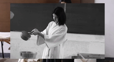 艾米体验做宣纸艾米体验做宣纸非遗工艺这认真劲儿太可了，好美感觉她这段风格素净跟这