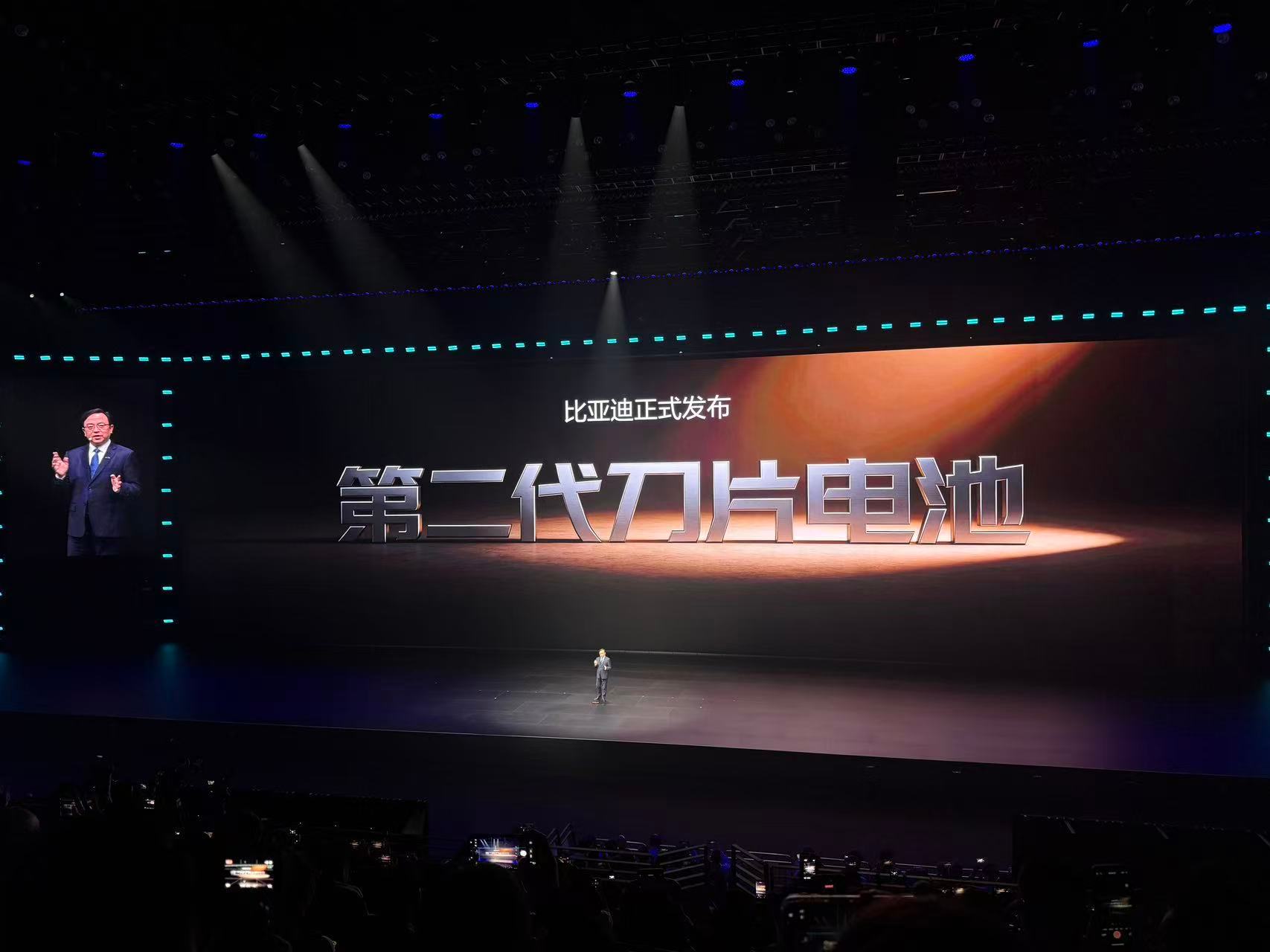 比亚迪第二代刀片电池和兆瓦闪充技术太牛了！5分钟充好，9分钟充饱，零下30度只多