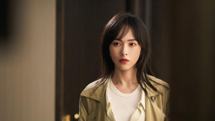 唐嫣赵又廷吵架戏脚踢伤了又心疼又好笑：心疼是伤筋动骨一百天，好笑是这拍出来的效果