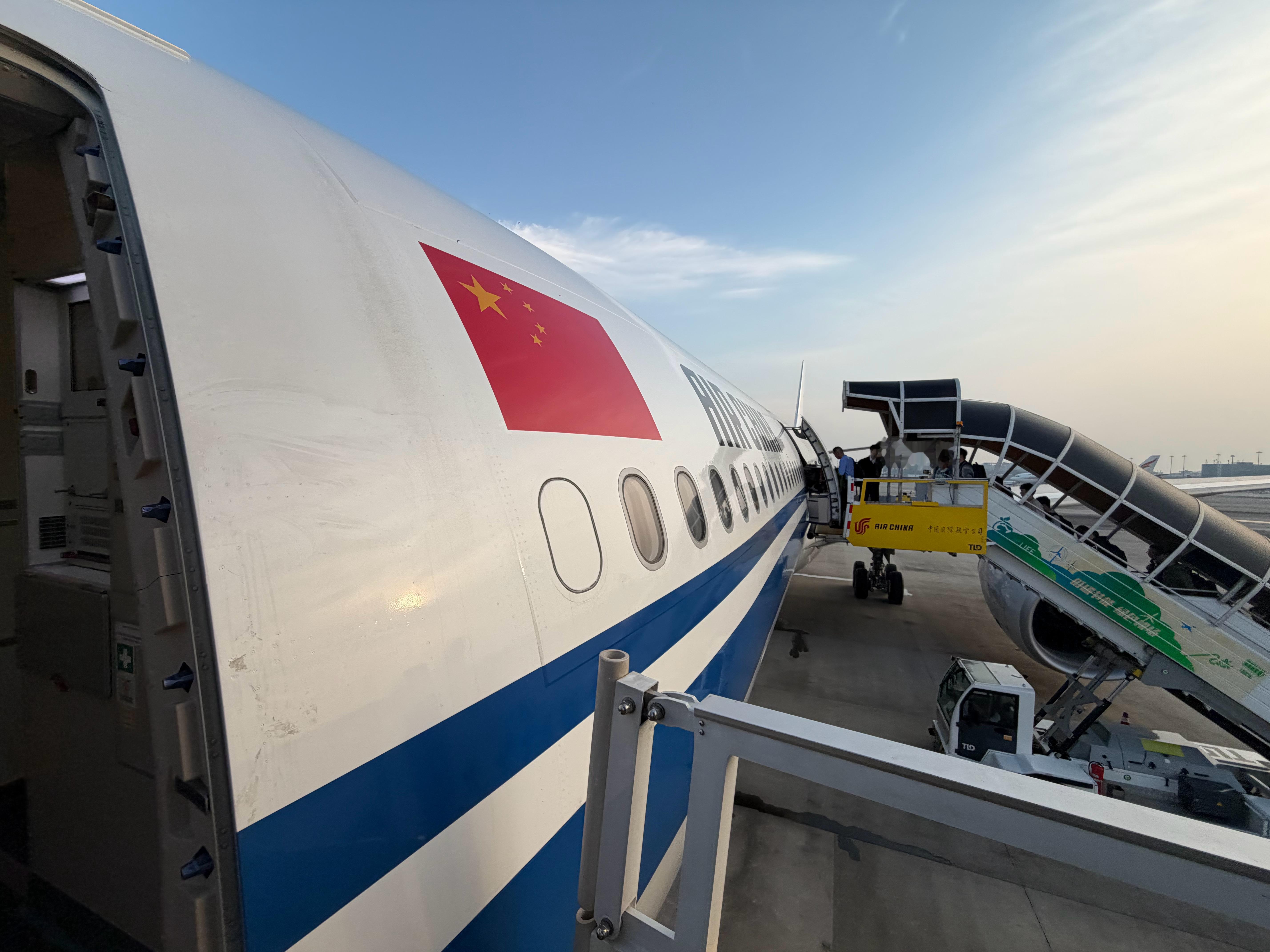 早，兄弟们！✈️五一节就快要到了…杰克的飞行日记