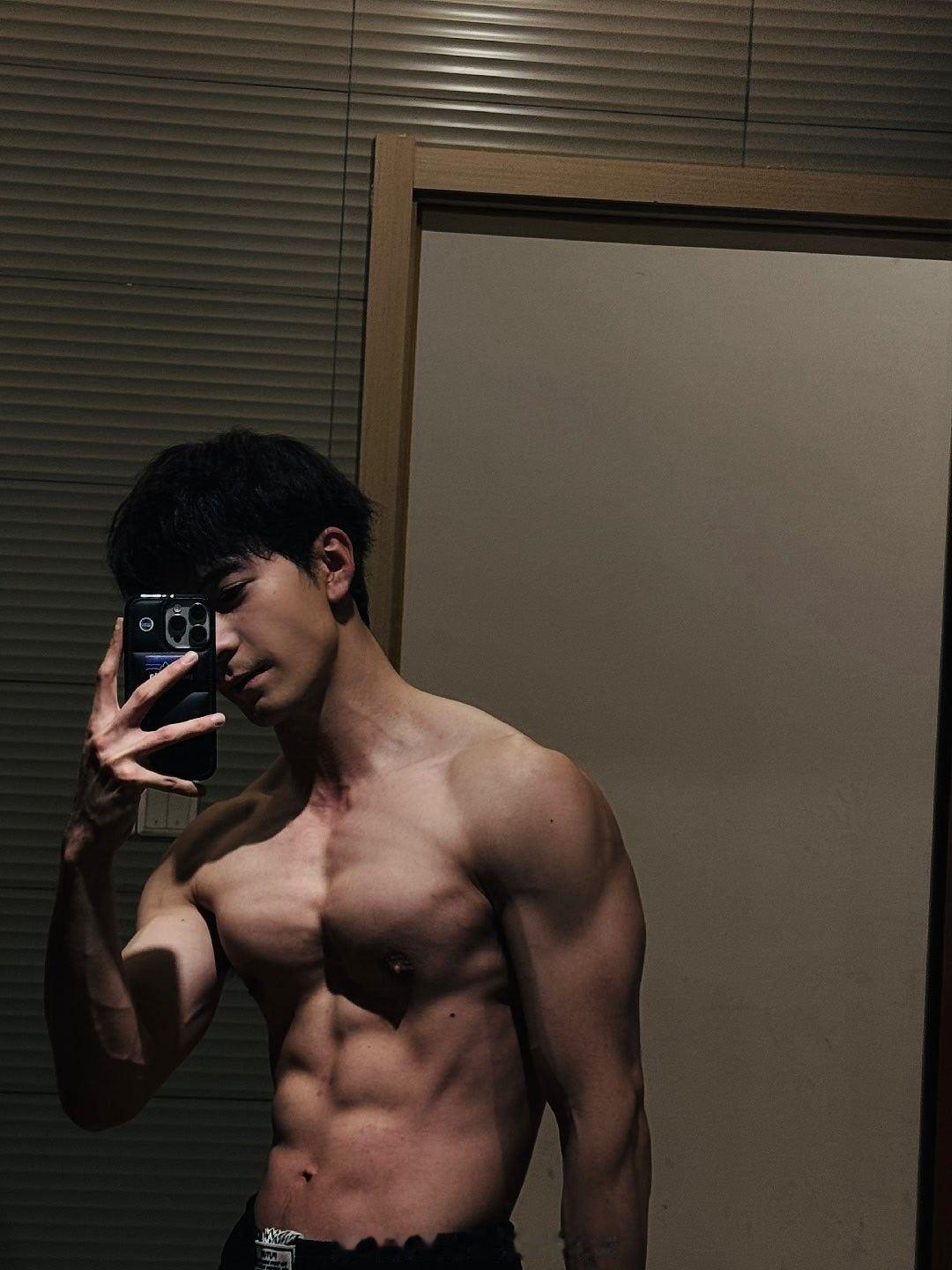 陈星旭关注迪丽热巴 【没~关~系，热热 ，这是我的I（胸）D（肌）~】啊这……要