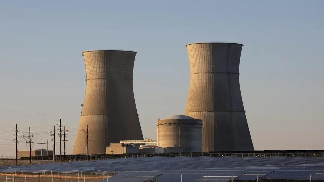 美伊还在隔着波斯湾互相放狠话，谁都不肯先退一步。所有人都盯着德黑兰和耶路撒冷的动