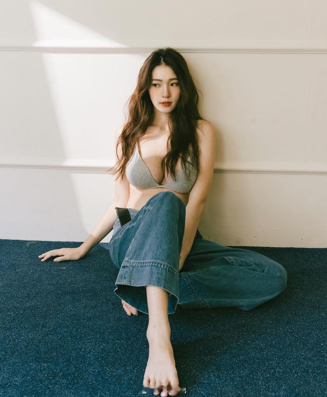 瞒着家里拍了一组写真，有点不好意思发😂  ​​​