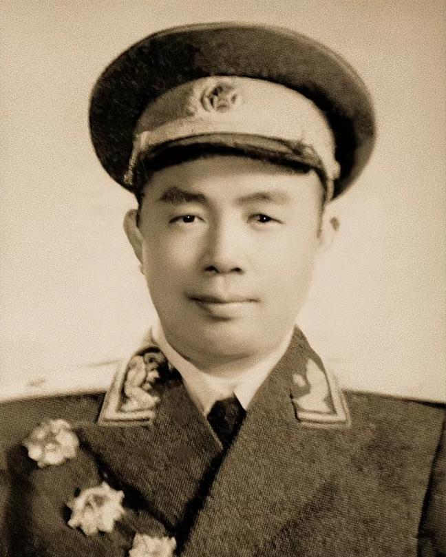 木船打军舰！长征走来的老红军，率先渡海解放海南的开国战将
 
王东保（1915‑