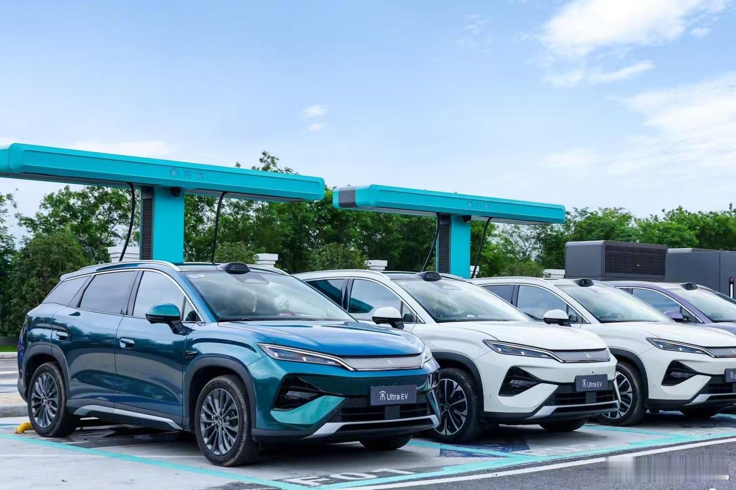 宋 Ultra EV 暮云灰内饰开放选配，日均产能已达 400 台（有提车的朋友
