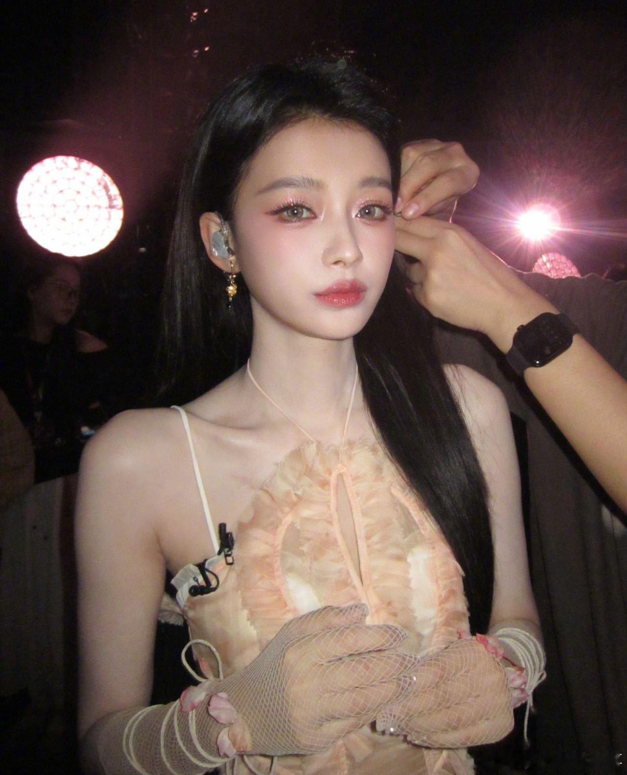 孙怡清唱此刻最好的都在身边乘风2026短短两句清唱直接封神！孙怡嗓音温柔空灵，听