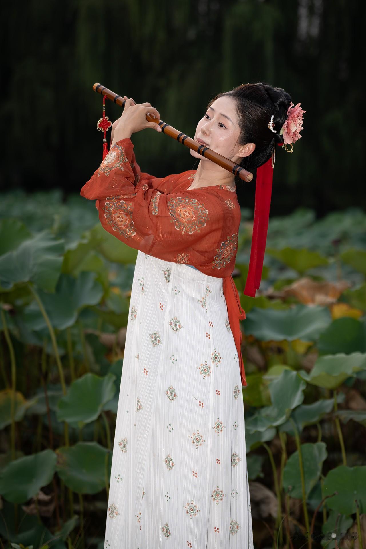云居湖古装人像
拍摄地：石家庄正定云居湖 
友情出镜：梦华 
组织妆造：紫竹 