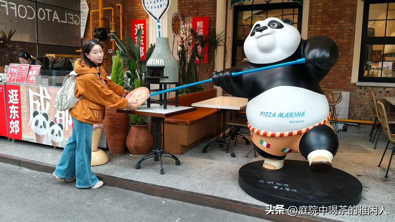 大家发现没，整个社会正在变得越来越安静，也越来越冷。越来越多人愿意和宠物相处，和