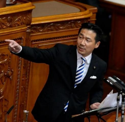 日本坐不住了！山本太郎在国会质问高市早苗：“就算不开战，只要两个月，从中国进不到