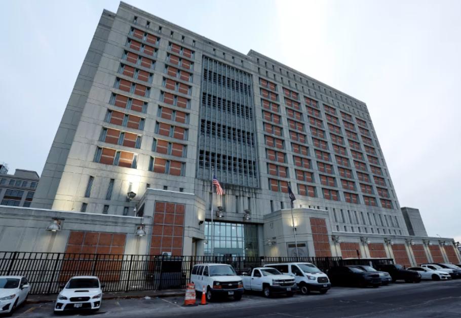 马杜罗拘留地恶臭难忍，饭菜生蛆，美媒评价其为“人间地狱”

马杜罗被掳走后，美军