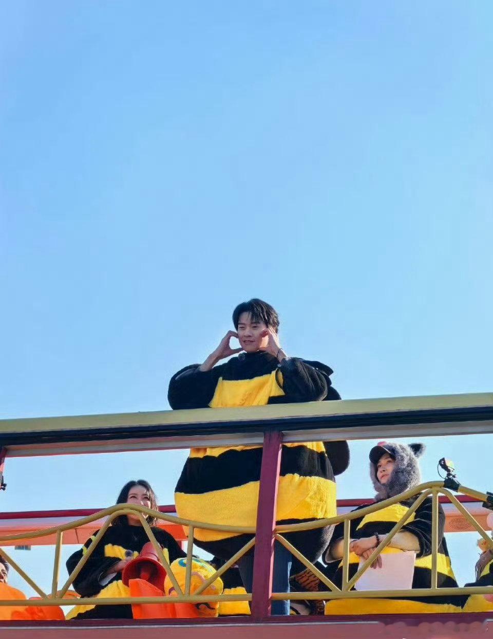 魏大勋一大早长沙出发周五晚高疯 一大早的元气大勋，直接把期待值拉满！ 