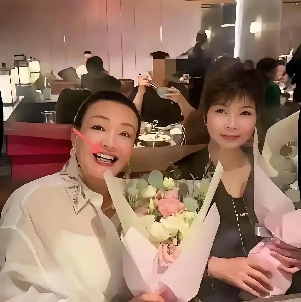 相由心生，还真的是有道理的呢？看看兰姐这八面玲珑的，见什么人说什么话。她都已经习