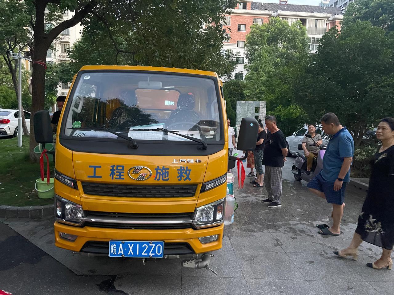 合肥贵池路一些小区今天早上9点停水，预计明天上午7点来水。据说是二水厂主管道维修