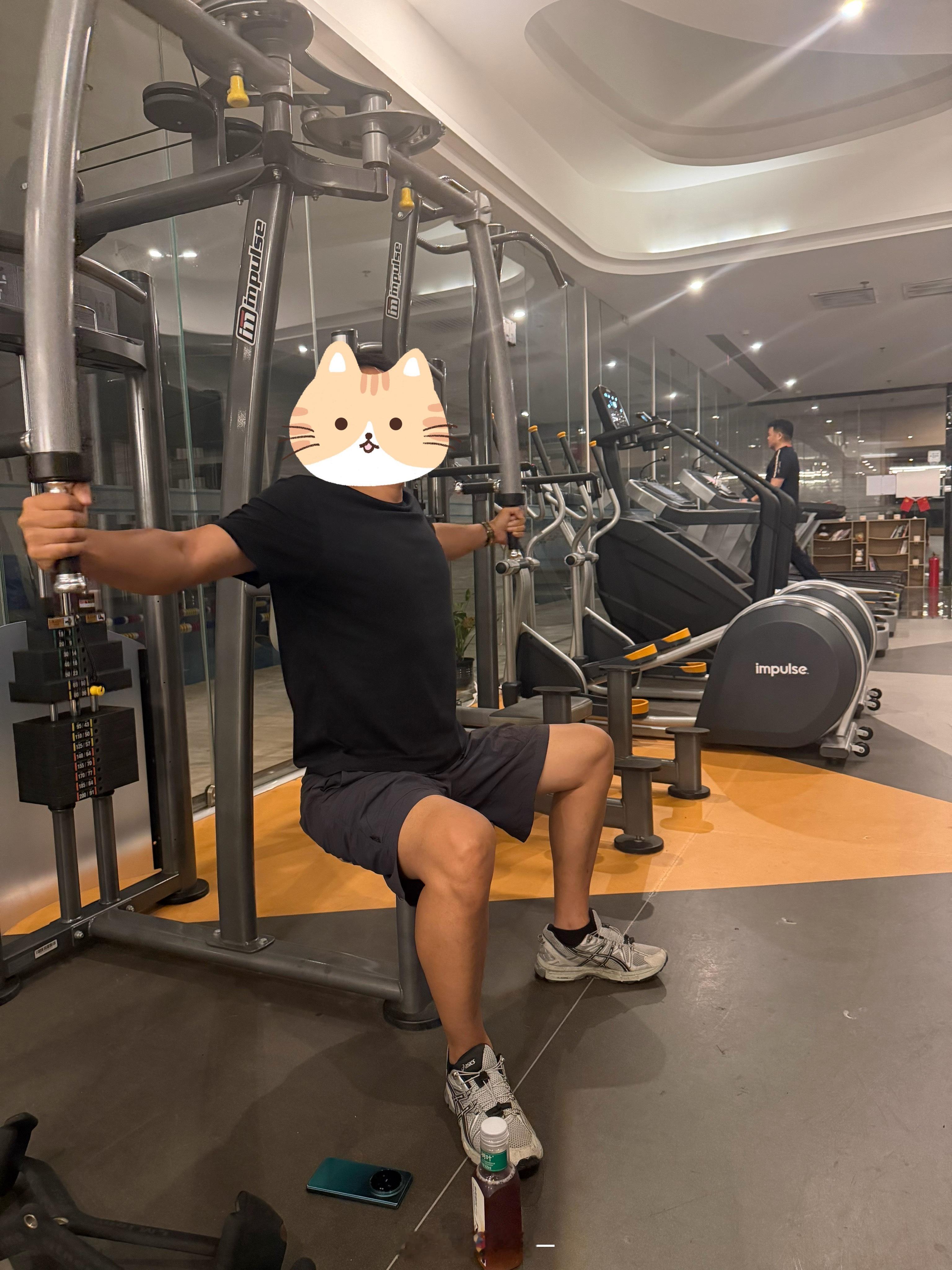 继续做力量训练，感觉现在浑身是劲，一拳能打倒一头牛[doge] ​​​