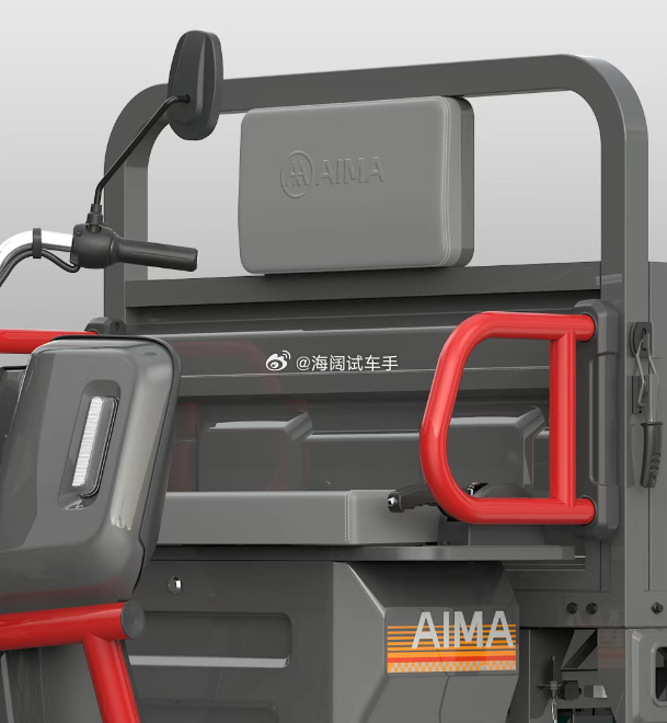 艾玛三蹦子装备了陡坡缓降，智能刹车，远程启动，寻车定位等功能~~~不会还有语音控