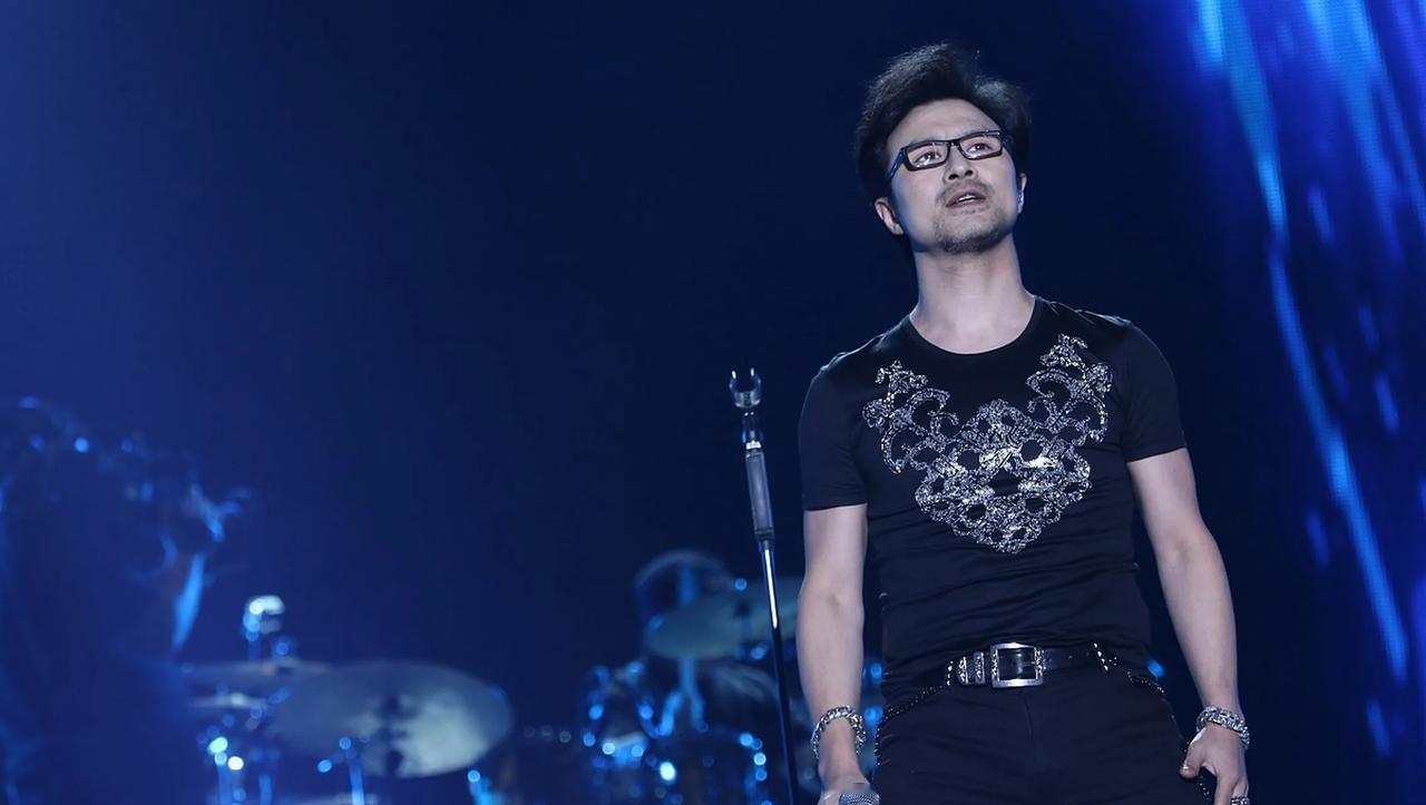 最近各路歌星都忙着开演唱会，就连十八线以外的什么*有才也开演唱会了，其中最火的莫