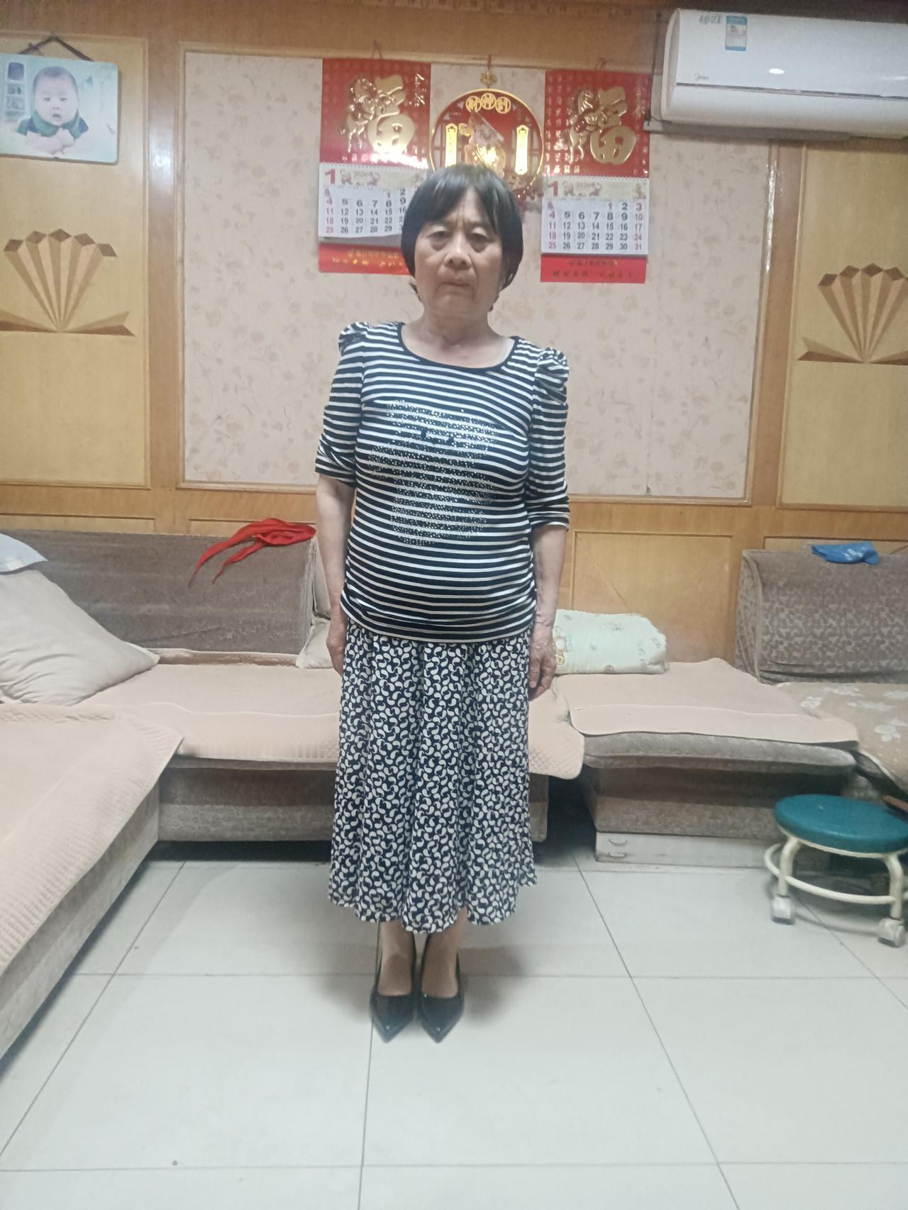 贤妻良母
藏头诗
文/李兴伟
贤德淑惠众人盼，
妻善良慈品自谦。
良习佳风成往复