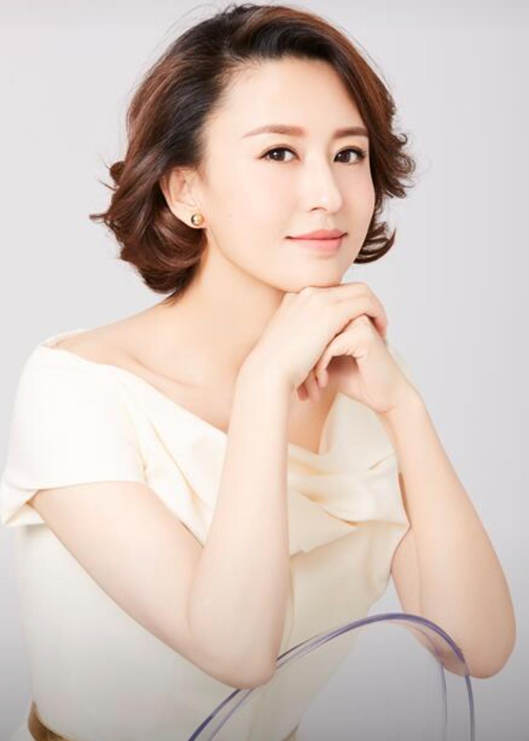 被传私生活混乱、嫁70岁富翁的张蕾，如今已经走上另一条路娱乐 明星