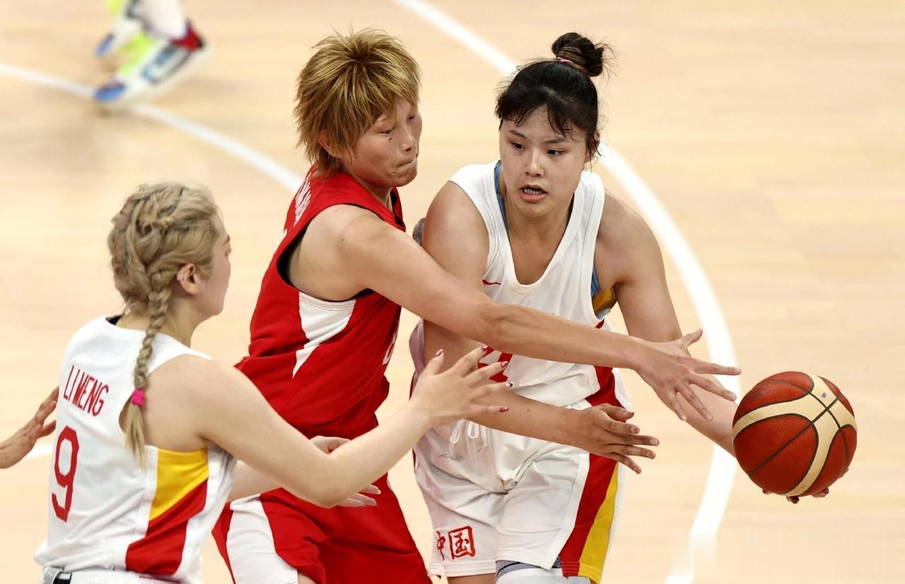 中国女篮74-72日本女篮，得分超过10分的5名球员一览:

1、李梦，得分17