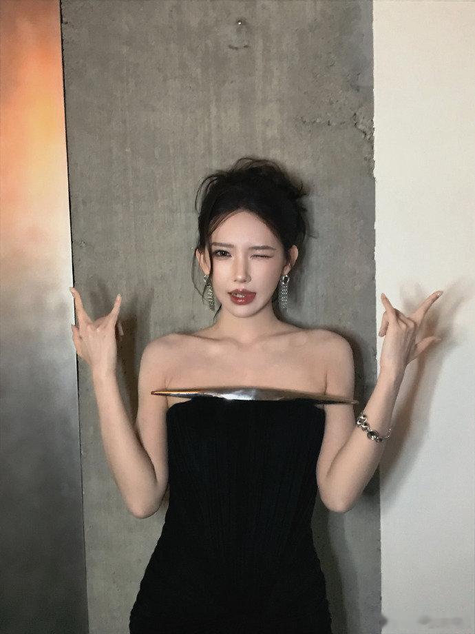 程潇选了自己的应援色 活力珊瑚橙🧡就是大海最心动的颜色！和程潇的默契满分，期待