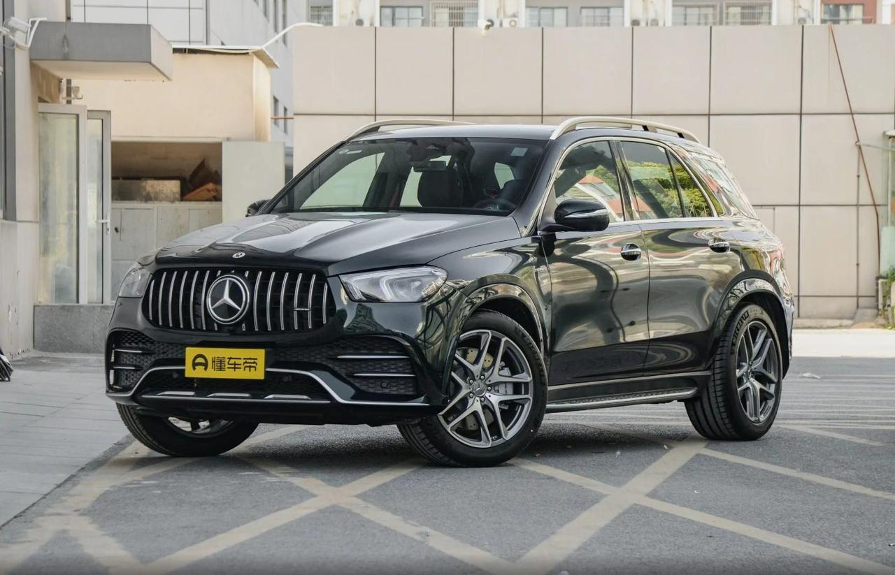 我朋友问我个问题，直接把我给问懵圈了。他说：“现在花90来万能买辆二手的奔驰GL