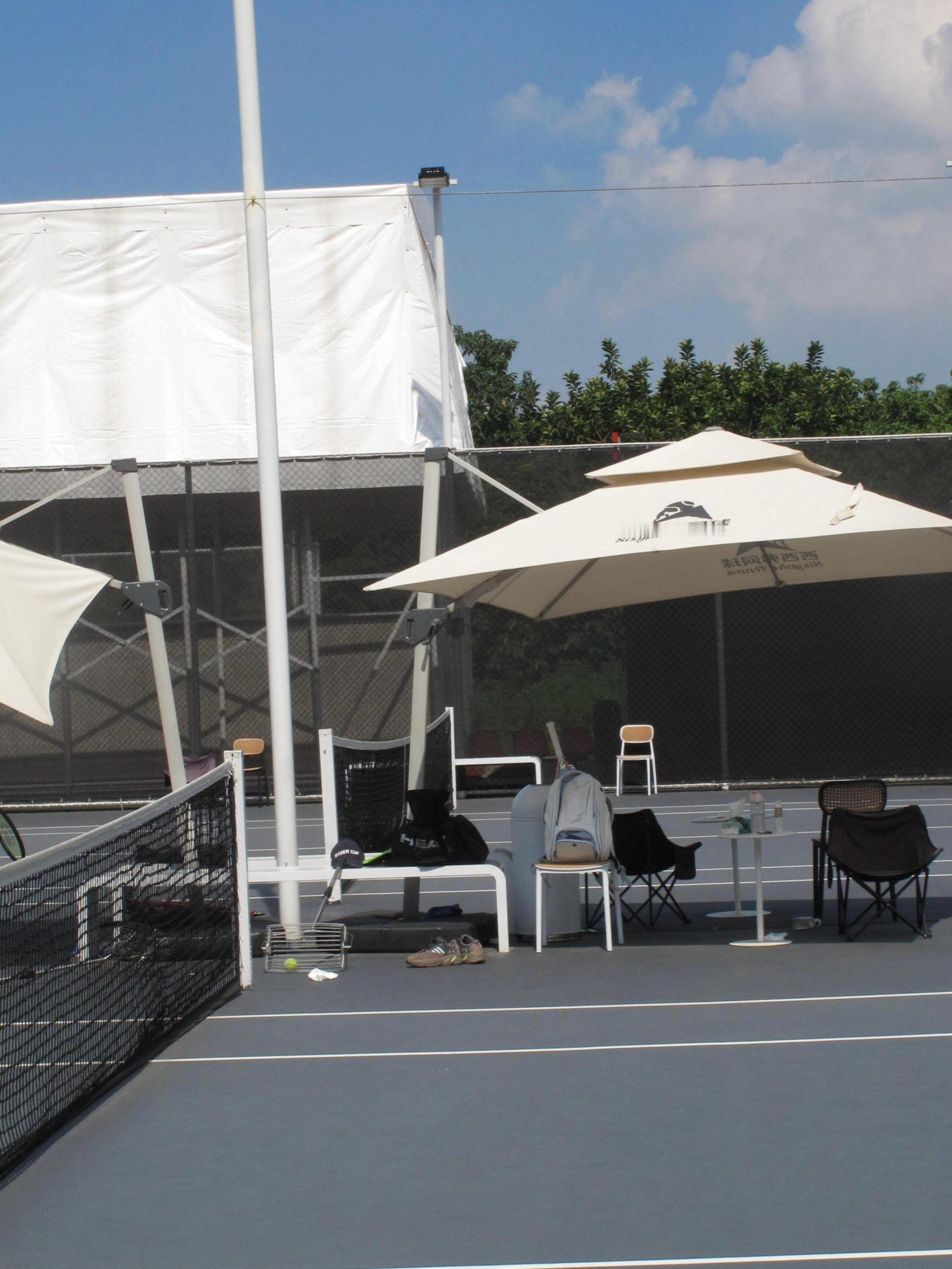 全体感受内啡肽席卷而来的快感🎾春夏季节超适合打网球拿下球场常驻MVP，紧绷的生