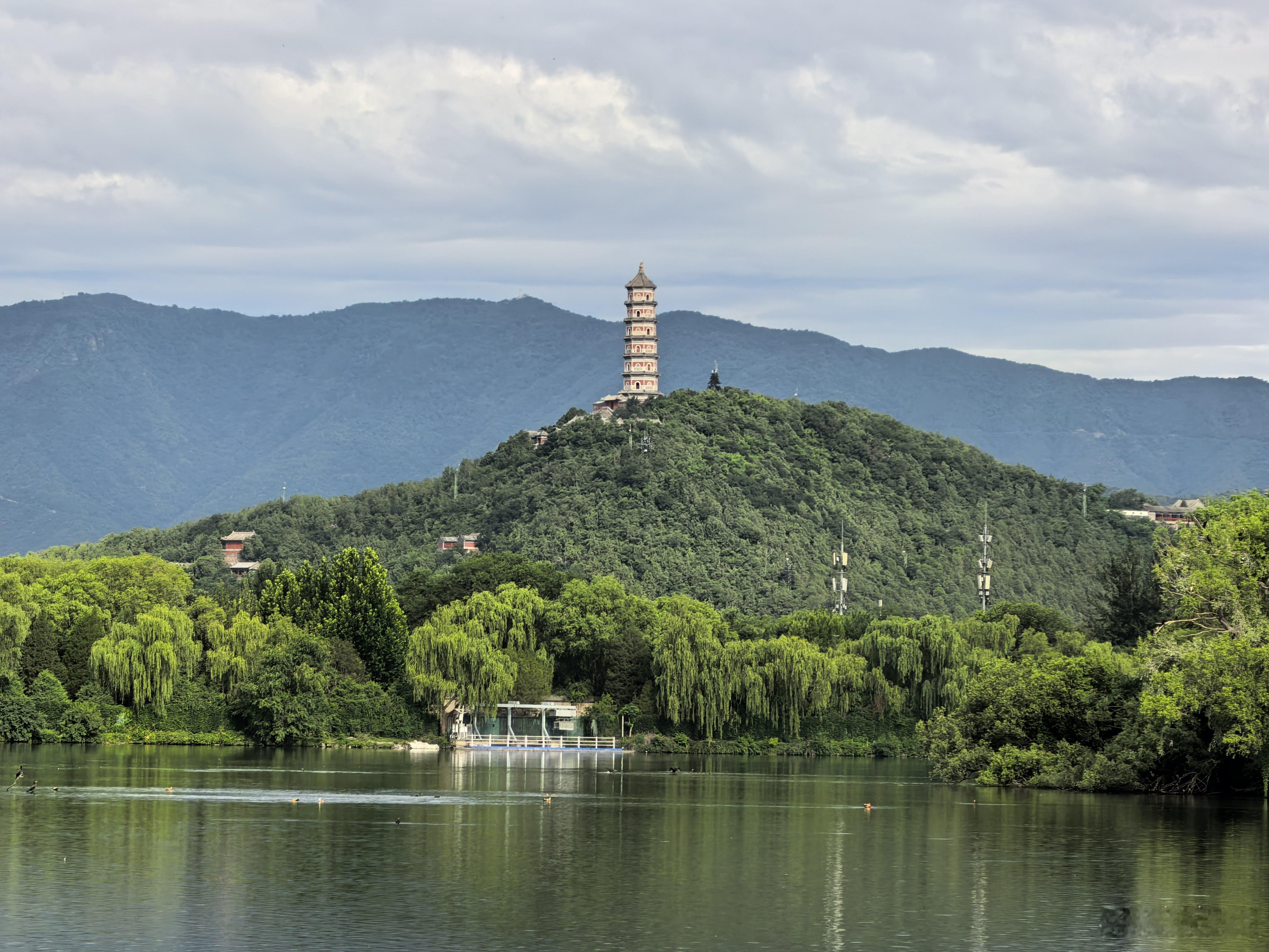维护市场稳定、确保不发生系统性风险、科技股估值纠偏，这三者，能够有机统一么？是不