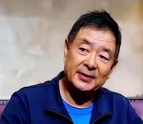 谁也没有想到，凌晨一点的北京，72岁的濮存昕竟用一根布绳，将自己与94岁阿尔茨海