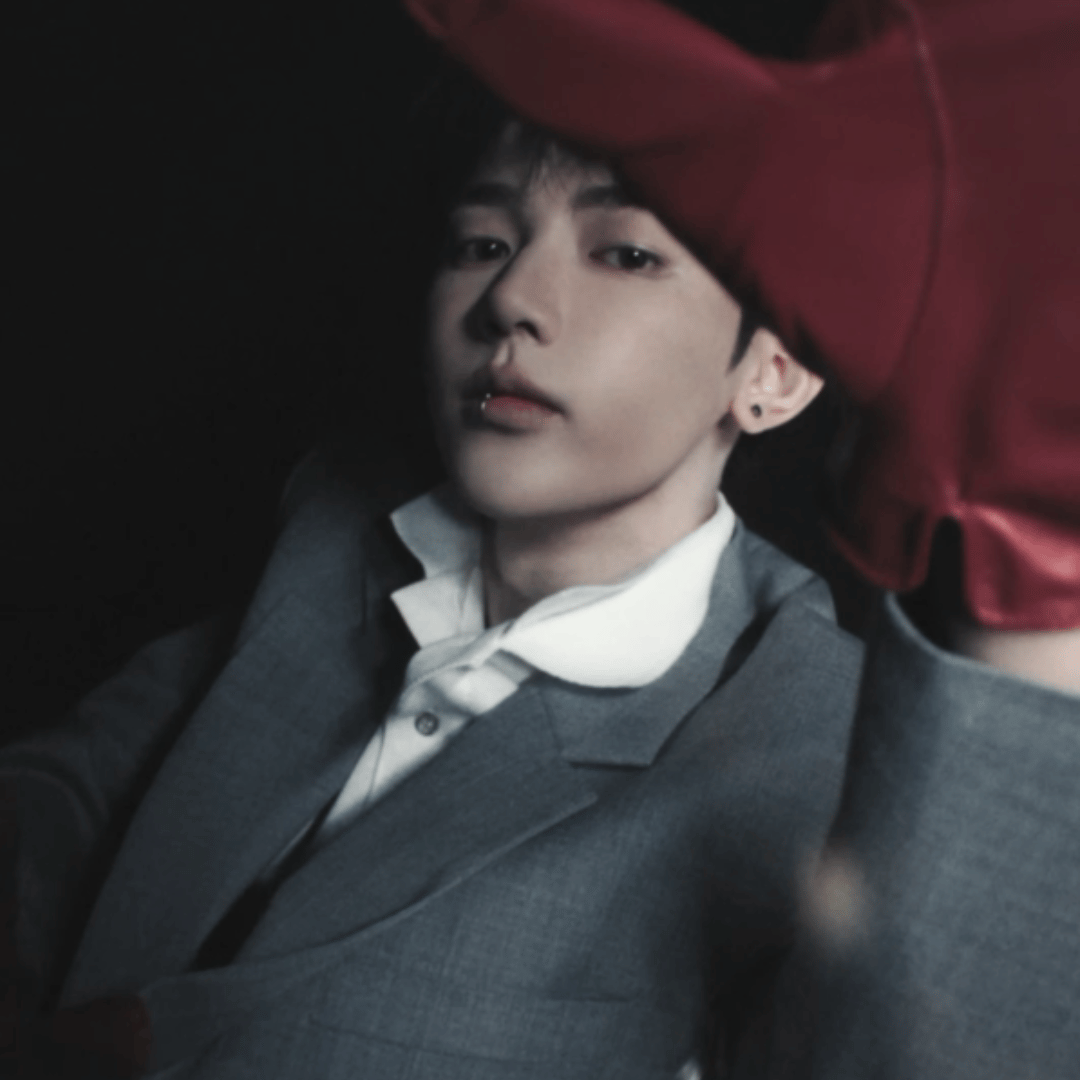 章昊唇环造型章昊唇环AND2BLE出道曲《Curious》预告中的章昊唇环造型，