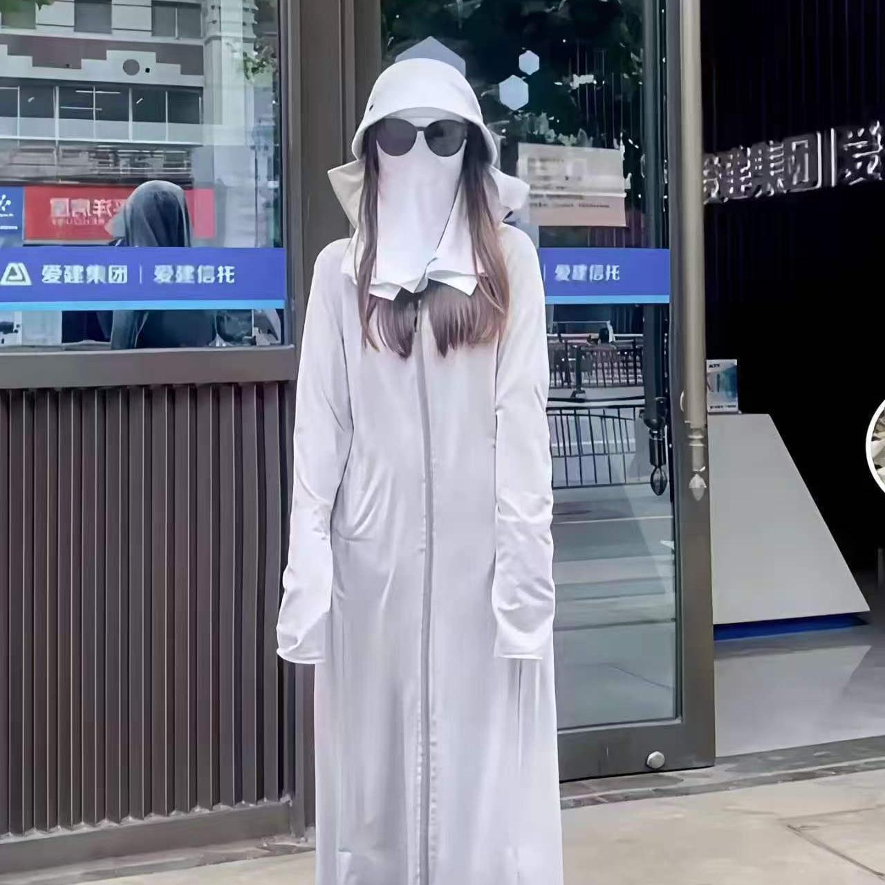 防晒全副武装又怎样，自在舒服才最重要
 
常在路上见到全副防晒的女生，帽子面罩防