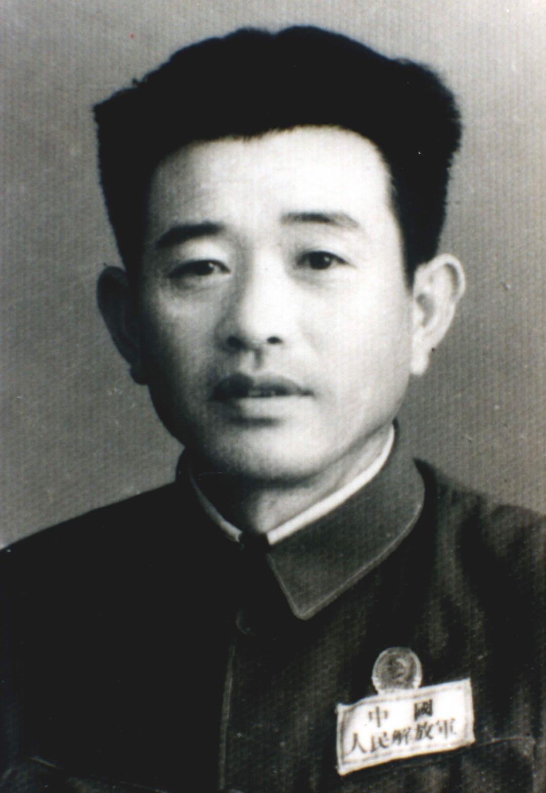 李学先，1912年生，安徽阜南人。1931年4月加入中国共产党。1929年2月参