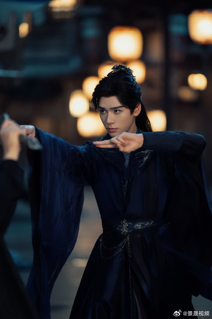 算盘珠子都嘣龚俊脸上了 剧粉这算账能力绝了，直接算出龚俊欠债三千多集，按拍摄进度